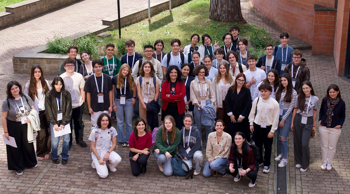Studenti e studentesse durante la scuola INSPYRE ai Laboratori Nazionali di Frascati dell'INFN