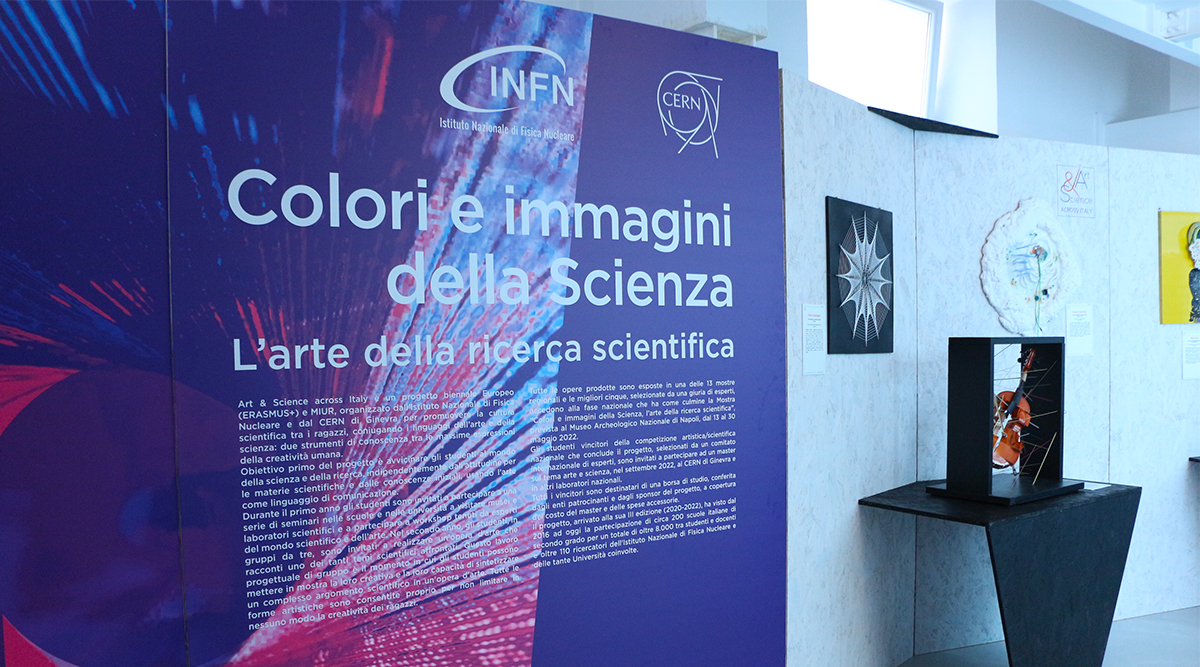ingresso della mostra di art&science 2022 al MANN