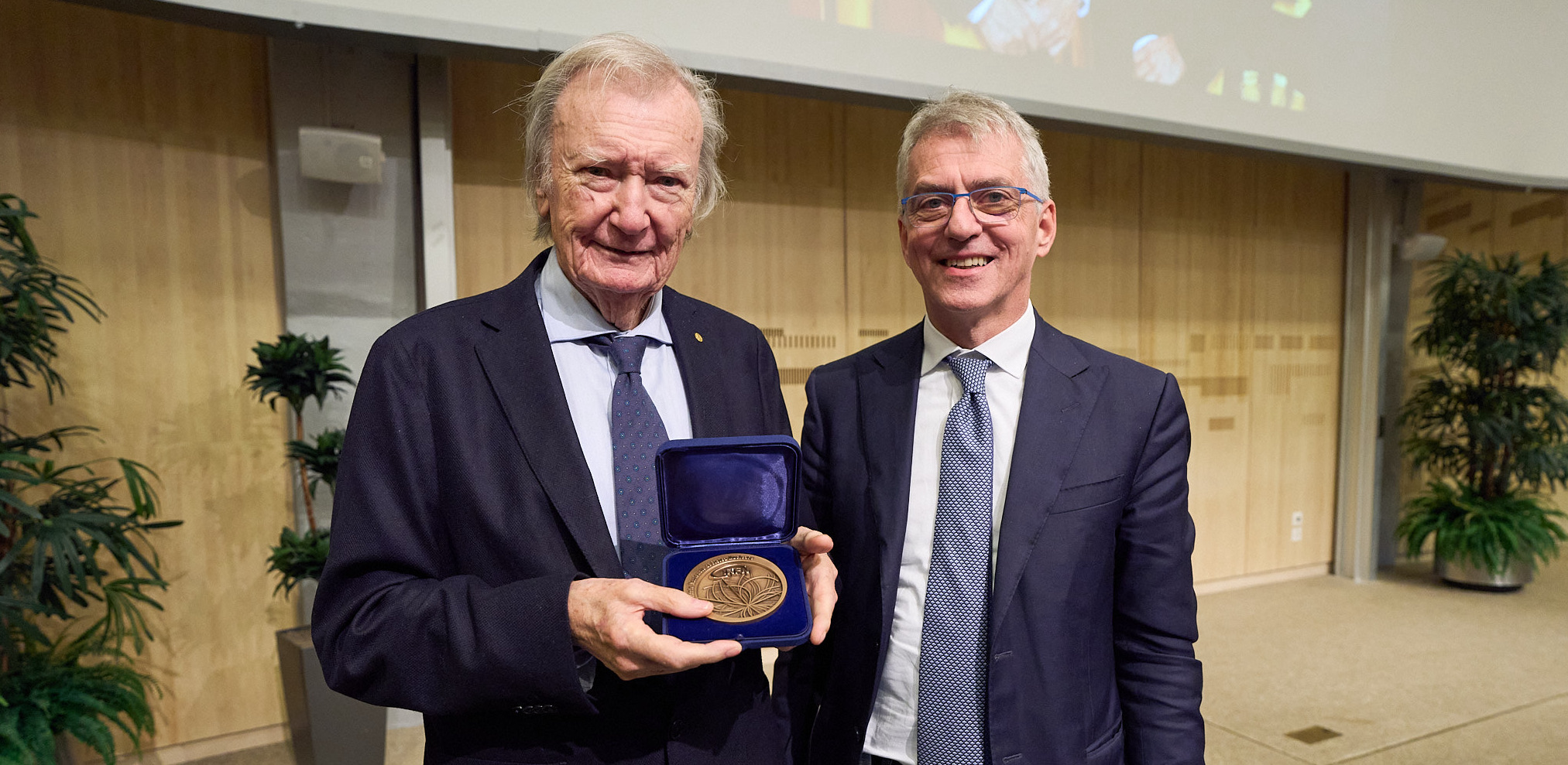 CONSEGNATA A CARLO RUBBIA LA MEDAGLIA INFN IN OCCASIONE DELLE CELEBRAZIONI AL CERN IN SUO ONORE